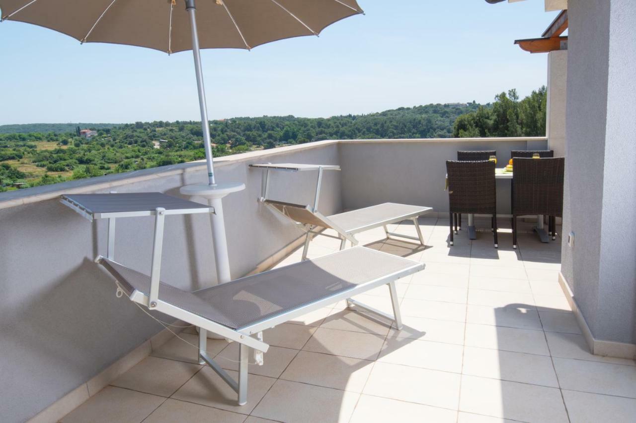 Villa Lumare - 100M From The Sea Pula Exterior photo